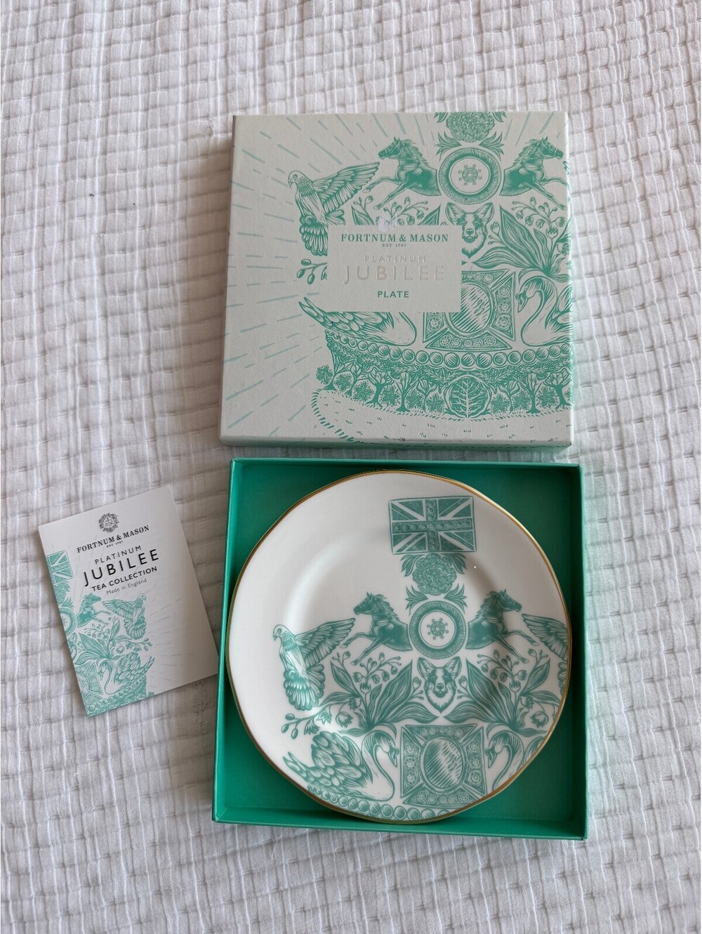 Fortnum & Mason Queen Elizabeth II Platinum Jubilee Commemorative Plate - Picture 1 of 6